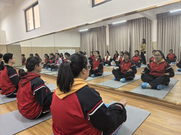 将健康理念融入日常管理用心用情守护每一位学生的健康生长